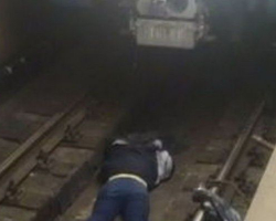  Metroda intihar edənin qardaşı Bakıya çağırıldı
