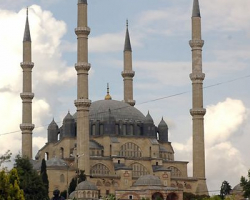 Süleymaniyyə məscidinin 4 minarəli olmasının səbəbi və başqa məlumatlar