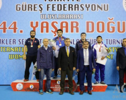 Güləşçilərimiz İstanbulda beynəlxalq turnirdə 8 medal qazanıblar
