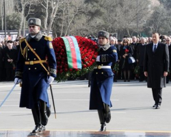  Prezident İlham Əliyev “Xocalı” abidəsini ziyarət edib