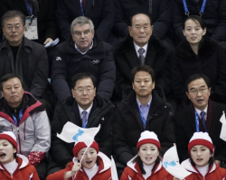 Cənubi Koreya Prezidenti və KXDR liderinin bacısı Koreya qadın hokkeyçilərinin ilk oyununu izləyiblər