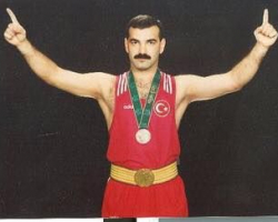 Türkiyəyə boksda ilk olimpiya gümüşünü qazandıran azərbaycanlı kimdir?