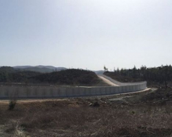 Türkiyə Suriya ilə sərhəddə 556 kilometr uzunluğunda beton sədd çəkib