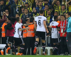 “Fənərbağça”-“Beşiktaş” oyunu yarımçıq dayandırılıb