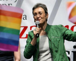 Avroparlamentdə gey-lezbian klounadası