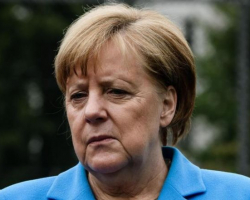 Merkel: Biz Romanı dəstəkləyirik, İtaliya tək qala bilməz