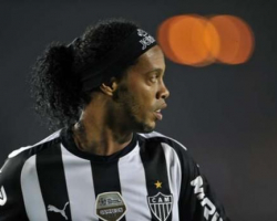 Ronaldinyo “Atletiko Mineiro”dan rəsmən ayrıldı 