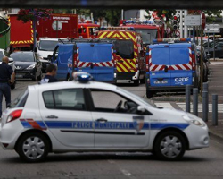 İŞİD yenə Fransanı qana buladı - Terror hücumu...