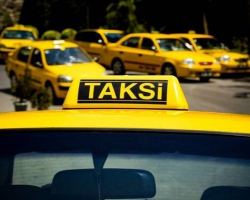 Taksi şirkətinin sürücüləri yolda tıxac yaradır - VİDEO