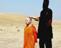 Anasının yalvarışına baxmayaraq, İŞİD ikinci jurnalistin də başını kəsdi:  - ŞOK VİDEO