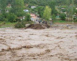 Azərbaycanda leysan: 4 ev dağıldı, 95 evi su basdı