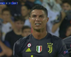 Ronaldo “qırmızı” aldı, ağladı