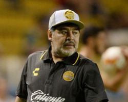 “Oyundan əvvəl 20 dəfə tualetə qaçan futbolçudan lider ola bilməz” – Maradona Messi haqda