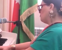 VİDEO: Elza dövlət himninin sözlərini təhrif etdi, biabır oldu