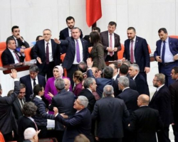 Türkiyə parlamentində erməni əsilli deputata cavab davaya səbəb oldu