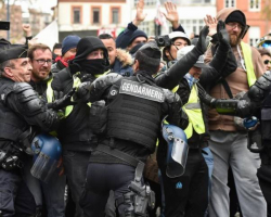 Paris: “Yaşıl jilet”lilər etirazçıları dəstəkləyirlər