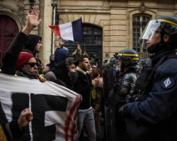 Fransada “Sarı jilet”lərdən sonra polis də etiraz aksiyasına çağırışlar edir