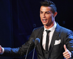 Ronaldo ən yaxşı futbolçu seçildi