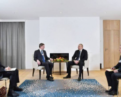 Prezident İlham Əliyev Davosda “Visa” şirkətinin prezidenti ilə görüşüb