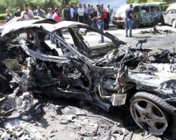 Suriyanın şərqində bomba yüklü avtomobilin partladılması nəticəsində 20 nəfər ölüb