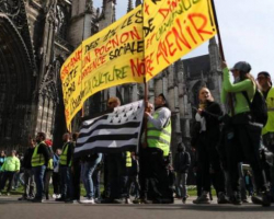 Fransada “sarı jiletlər” etiraz aksiyasının 21-ci aktında 22 mindən çox nümayişçi iştirak edib 