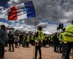Fransada “sarı jiletlər” etiraz aksiyasının 27-ci aktına 15 mindən çox nümayişçi qatılıb