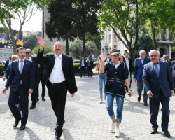 Prezident İlham Əliyev Dənizkənarı Milli Parkda gəzintiyə çıxıb - Foto