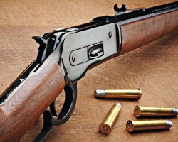 Polis Nardaranda silah-sursat aşkarladı