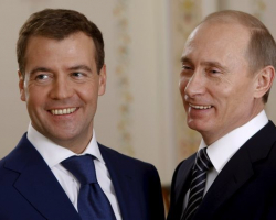 Putin özünün və Medvedevin maaşını artırdı