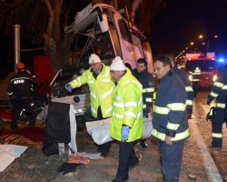 Türkiyədə avtobus qəzası: 13 nəfər həlak olub, 42 nəfər yaralanıb