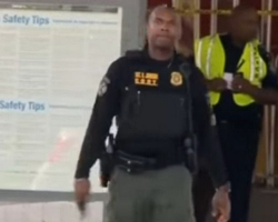 ABŞ metrosunda silahlı qarşıdurma: 1 ölü, 3 yaralı - VİDEO