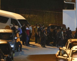 Malayziya polisi ölkənin sabiq Baş nazirinin evində axtarışlar aparıb