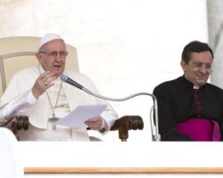 Papa Frensisk: Elə düşünməyin ki, miqrantlar bizim rahatlığımız üçün təhlükə yaradır