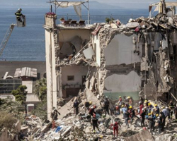 Neapol yaxınlığında yaşayış binasının uçması nəticəsində 8 nəfər həlak olub