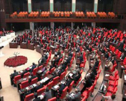Türkiyə parlamentində andiçmə keçirilib