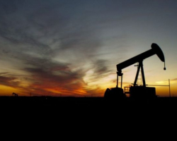ABŞ-ın xam neft ehtiyatları 1 faiz artıb