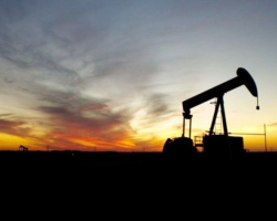 ABŞ-ın xam neft ehtiyatları kəskin azalıb