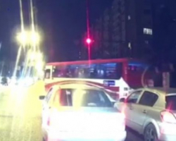 Svetoforun qırmızı işığını yaşıl görən avtobus sürücüsü var – Bakıda - VİDEO