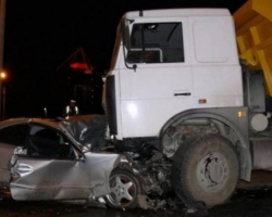 Xızıda “KamAZ”la minik avtomobilinin toqquşması nəticəsində 2 nəfər ölüb, 2 nəfər yaralanıb
