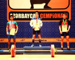 Tehran Məmmədov ağır atletika üzrə Azərbaycan çempionu olub