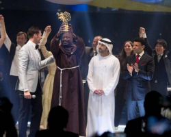 Dubayda “dünyanın ən yaxşı müəlliminə” 1 milyon dollar təqdim edilib