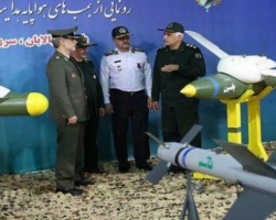 İran yeni istehsal etdiyi “ağıllı” bombaları təqdim edib