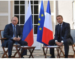 Putin-Makron: Rusiya ilə Aİ münasibətlərinin ziddiyyətləri azalmır