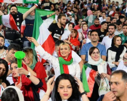 İranda qadınlar stadionda futbol matçına baxa biləcək