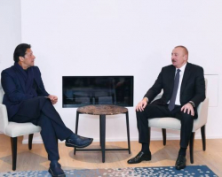 Prezident İlham Əliyev Davosda Pakistanın Baş Naziri ilə görüşüb