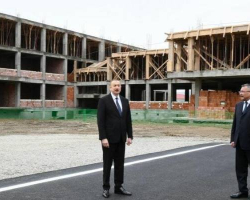 Prezident İlham Əliyev  məcburi kökünlər üçün inşa edilən binada tikinti işləriylə tanış oldu