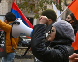 Ermənistan polisi parlamentin ətrafındakı yolları bağlayıb
