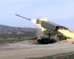 Azərbaycan Ordusunun raket və artilleriya bölmələri döyüş atışları icra edib (VİDEO)