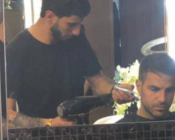 İspaniyalı ulduz futbolçu Bakıda saçını kəsdirdi, bərbərə Fransada iş təklif etdi- VİDEO