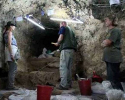 Azıx mağara düşərgəsində aparılmış qanunsuz arxeoloji qazıntı işlərinə hüquqi qiymət verilməlidir